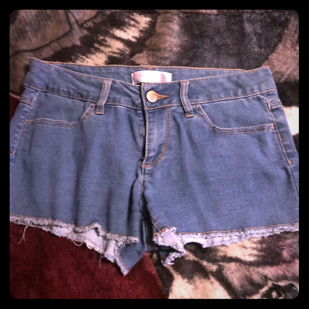 No boundaries shorts